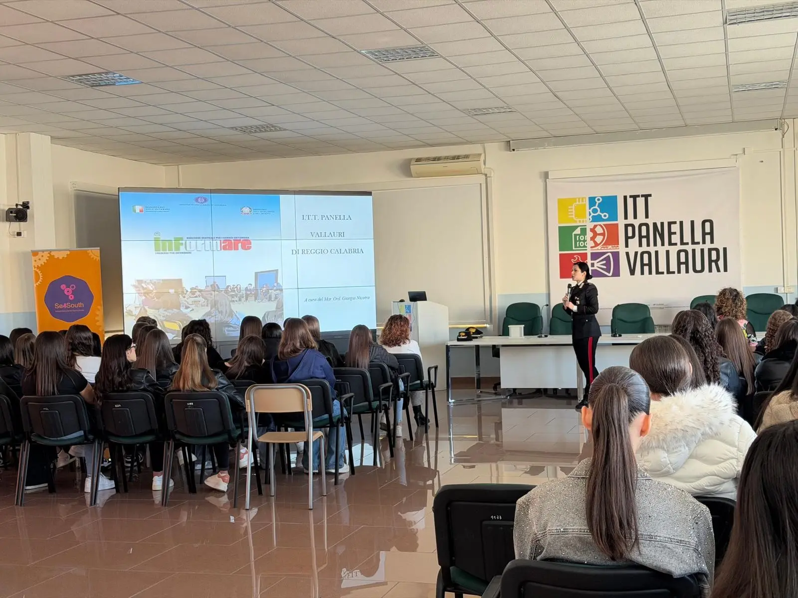 Reggio, all’istituto “Panella–Vallauri” l’incontro dei Carabinieri con gli studenti nell’ambito del progetto “Informare”\n