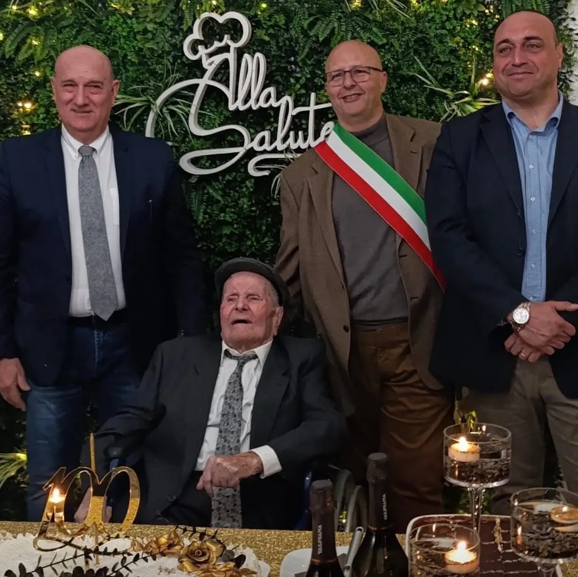 Roccella Jonica festeggia i 100 anni di Francesco Lombardo: una vita tra mare, sacrificio e tradizione\n