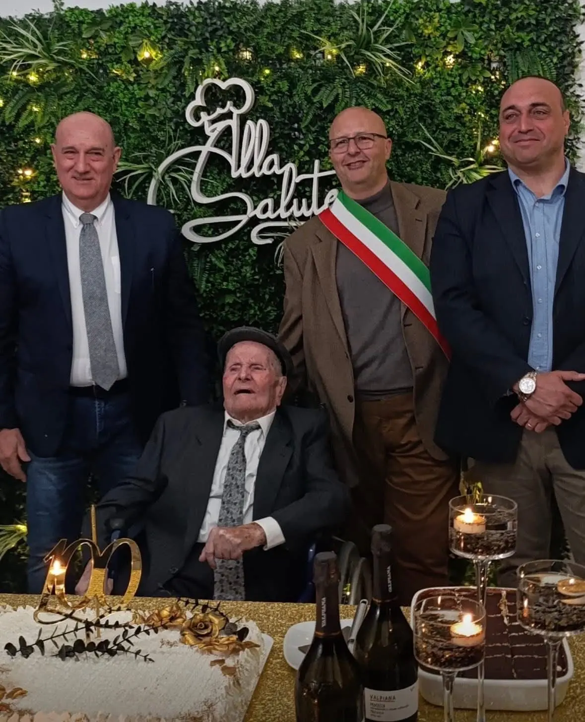 Roccella Jonica festeggia i 100 anni di Francesco Lombardo: una vita tra mare, sacrificio e tradizione\n