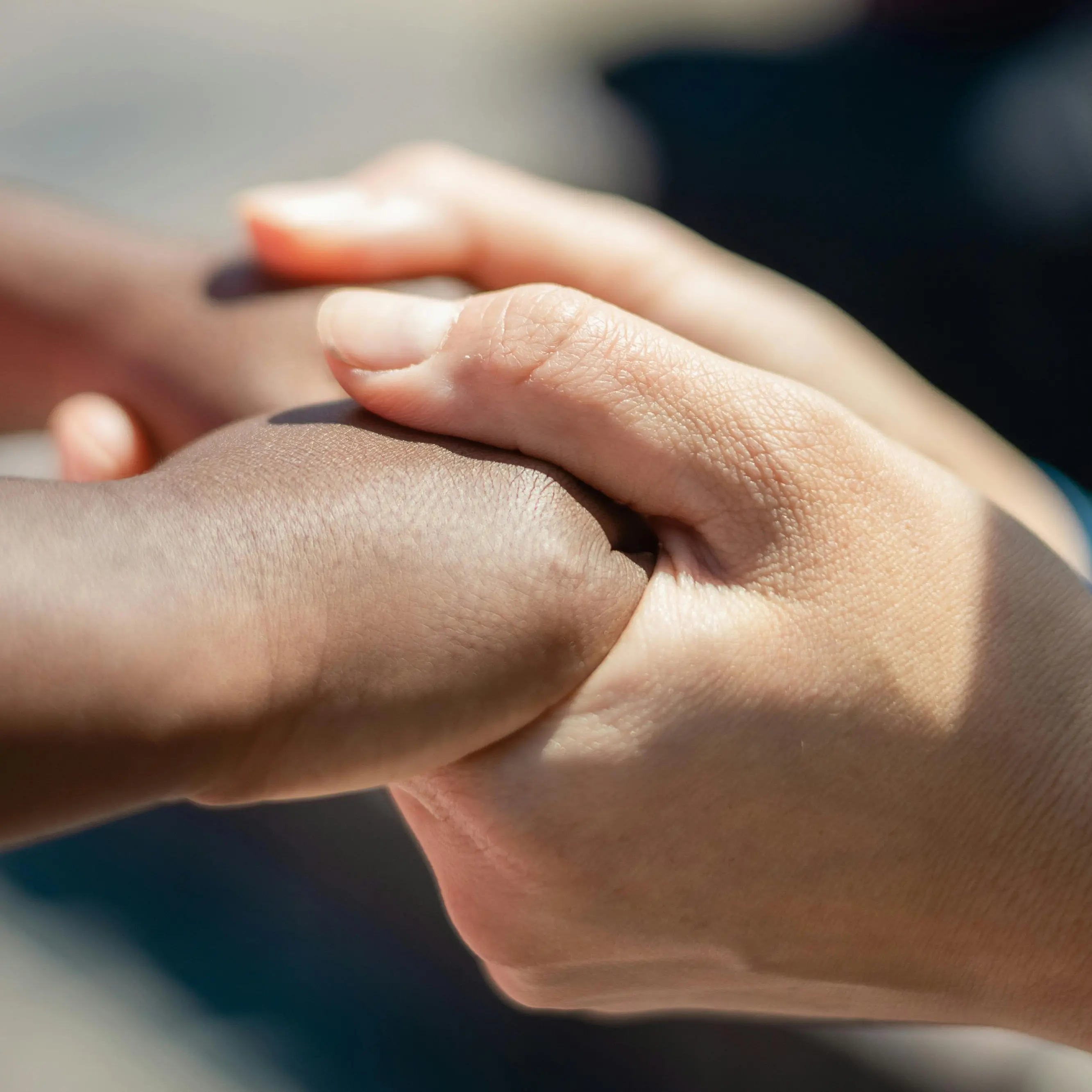 Trentadue migranti salvati nel Mediterraneo, a bordo anche un neonato e una donna incinta: sbarcheranno a Vibo\n