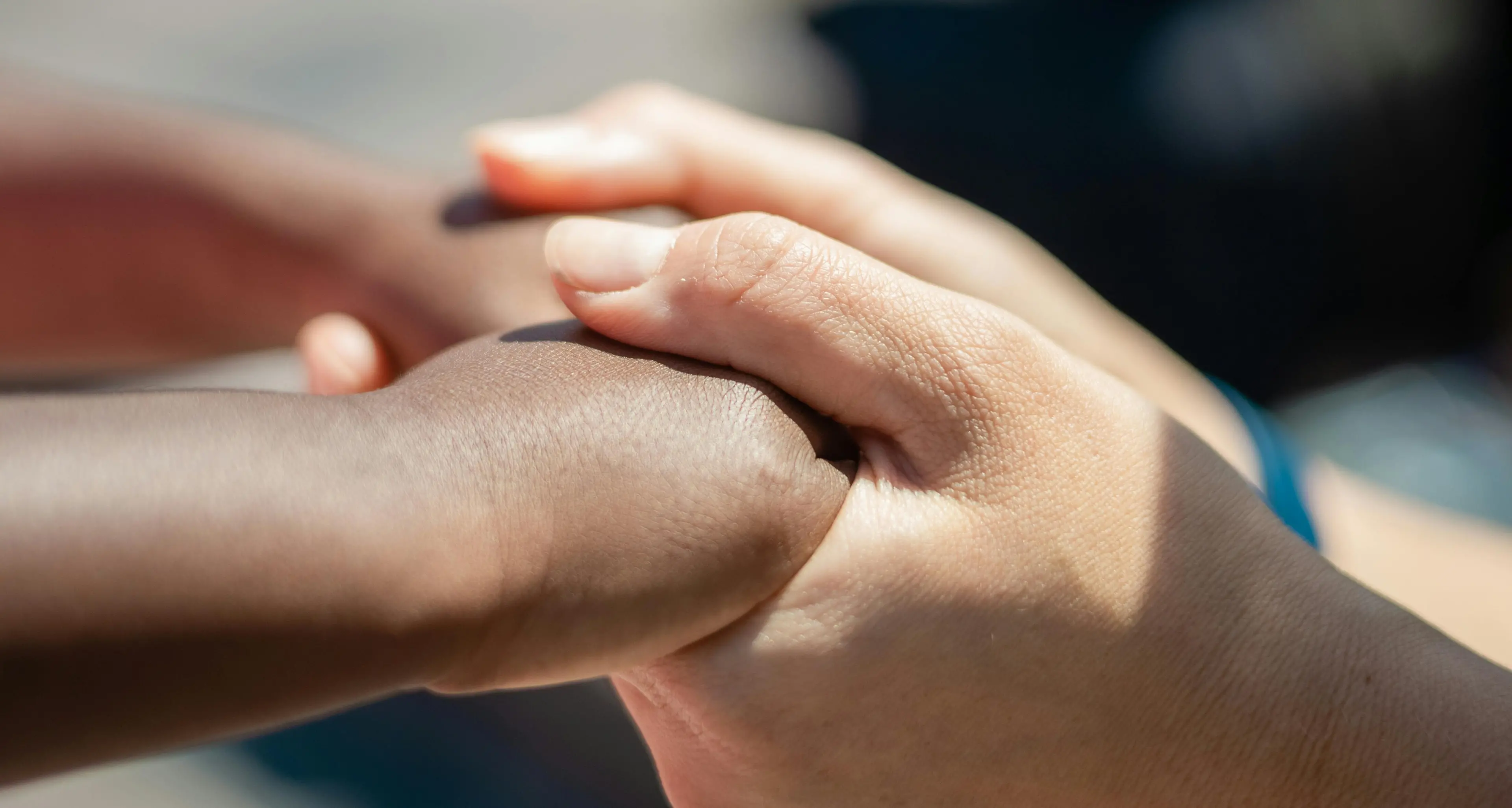 Trentadue migranti salvati nel Mediterraneo, a bordo anche un neonato e una donna incinta: sbarcheranno a Vibo\n