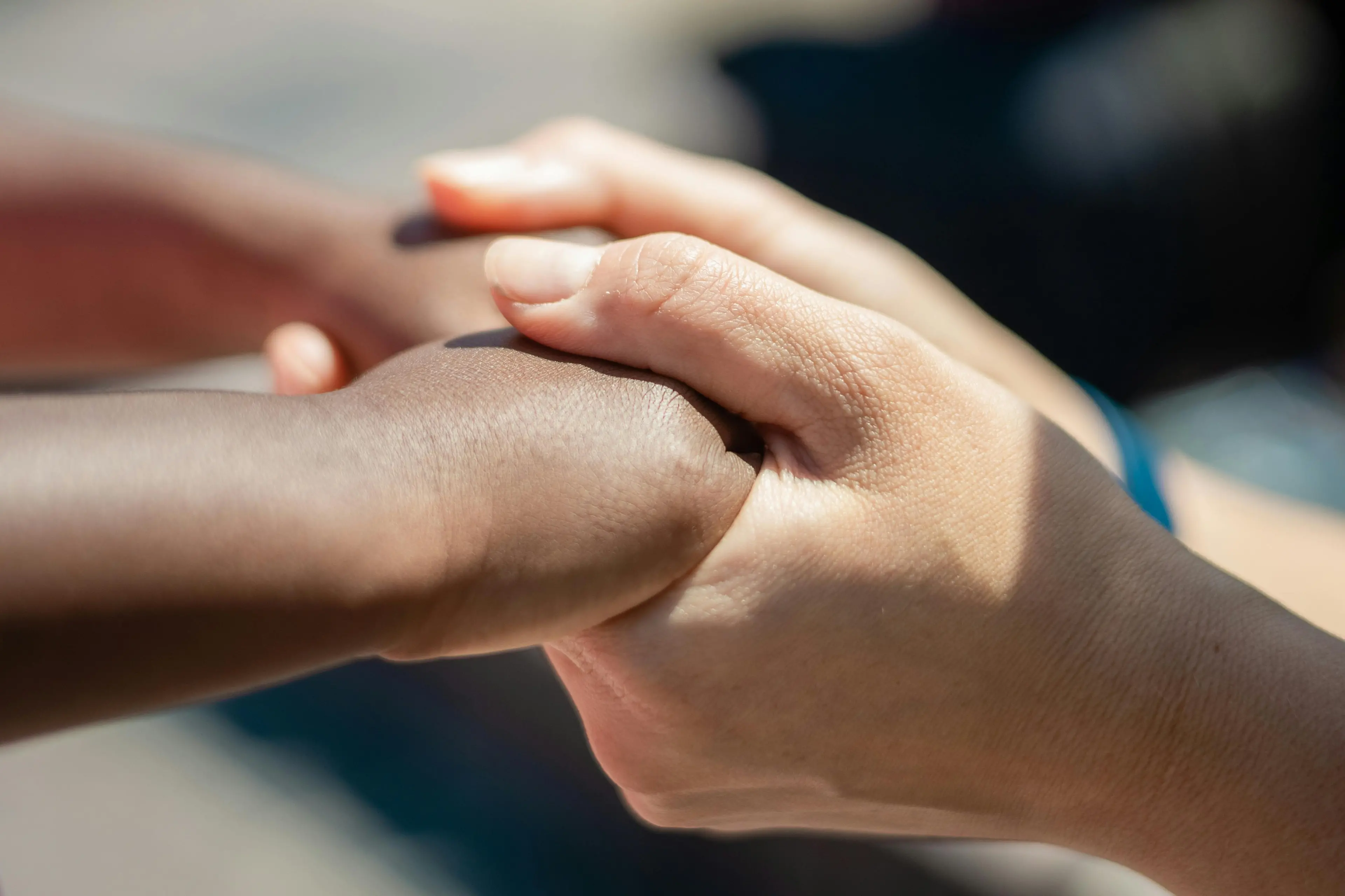 Trentadue migranti salvati nel Mediterraneo, a bordo anche un neonato e una donna incinta: sbarcheranno a Vibo\n