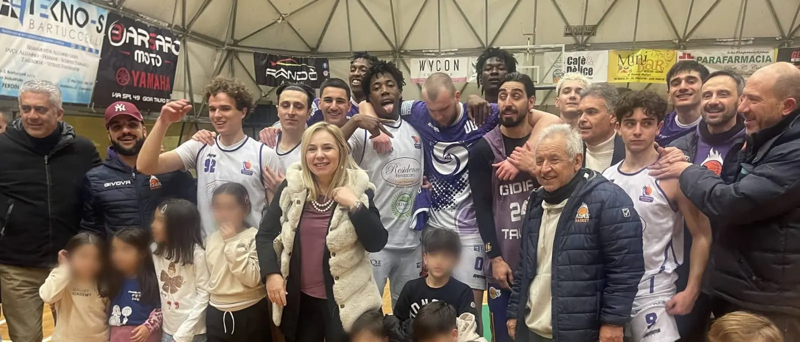 La Cestistica Gioiese vince e si conferma in Serie C. Orgoglio per la comunità: «Sugli spalti un popolo intero»\n