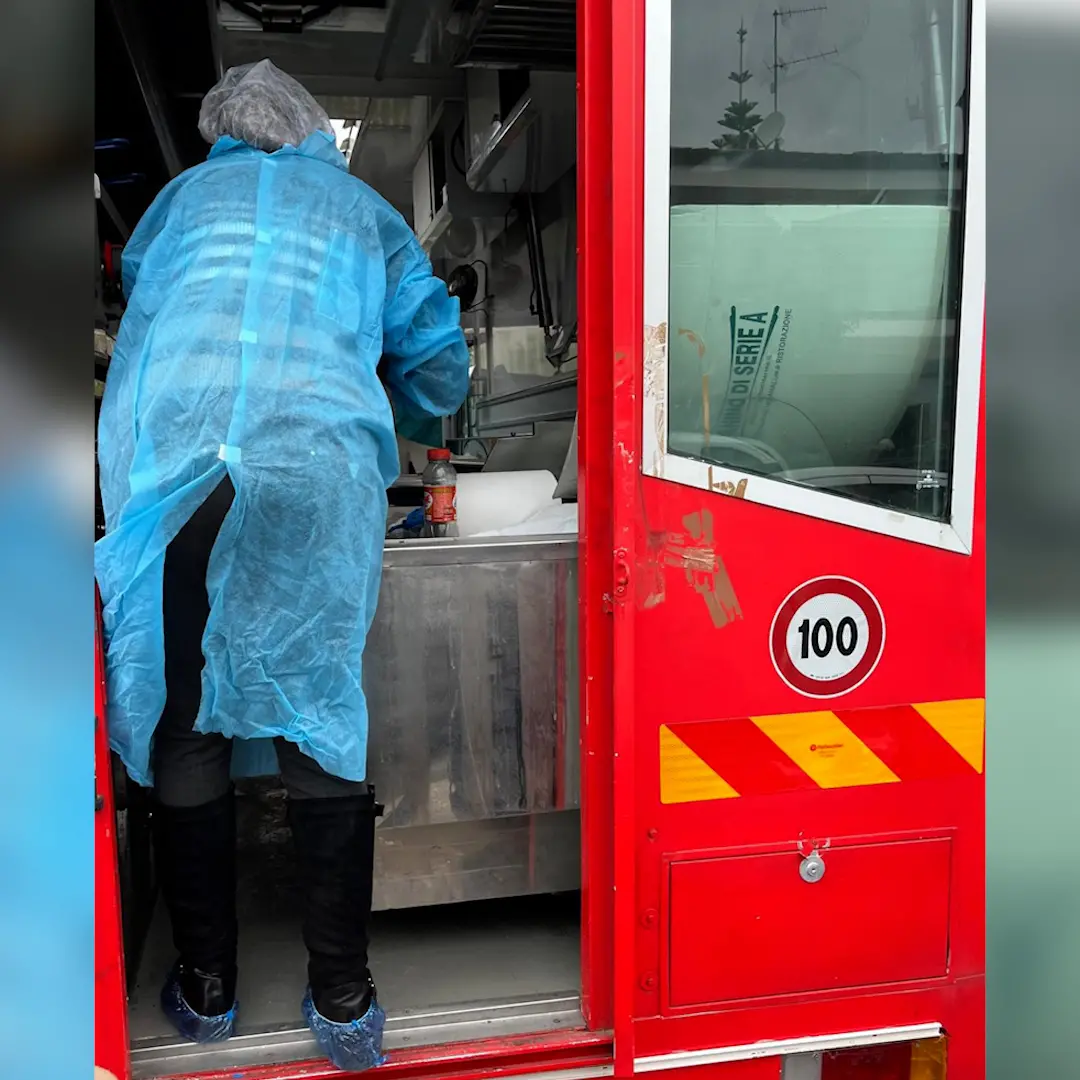 Caso botulino a Diamante, Crisanti ordina nuovi accertamenti sul food truck sequestrato: campioni inviati all’Istituto Superiore di Sanità\n