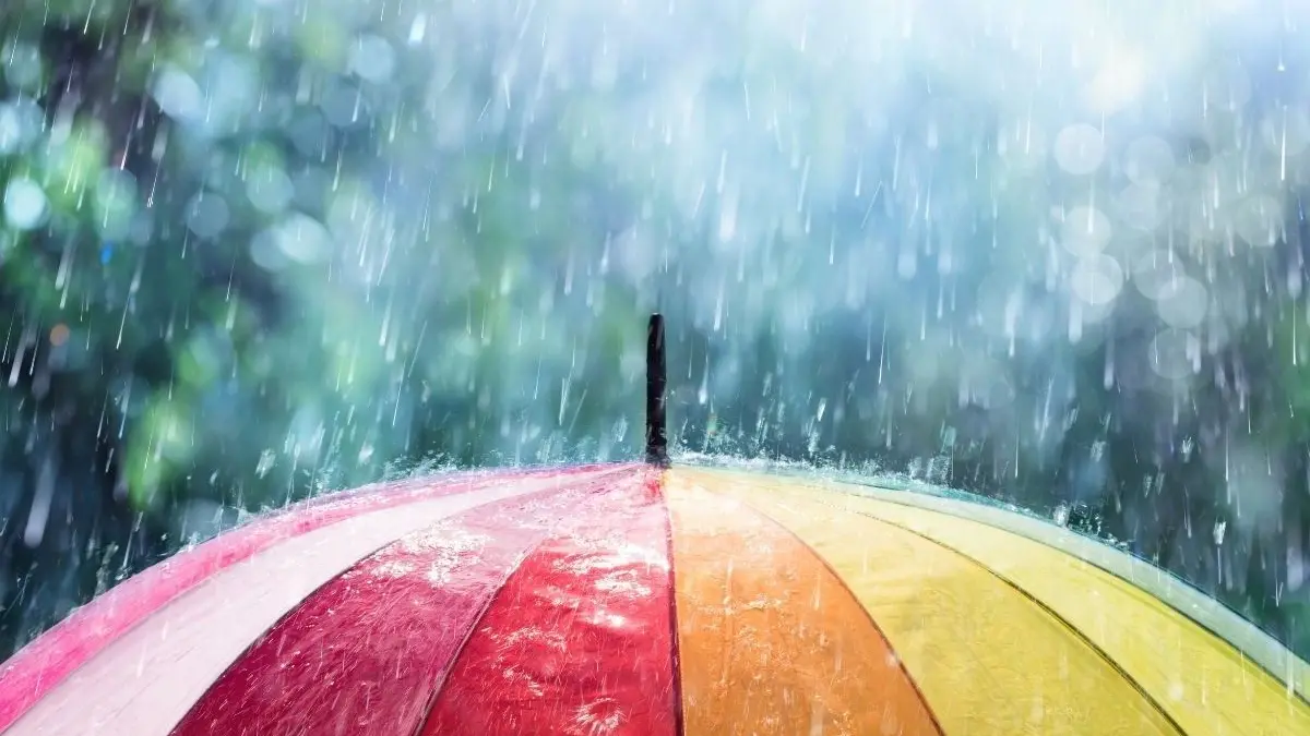 <p>Il Ciclone Jolina resterà sulla Calabria «<span style=\"color:hsl(0, 75%, 60%);\">per più giorni</span>» con piogge abbondanti: le previsioni</p>