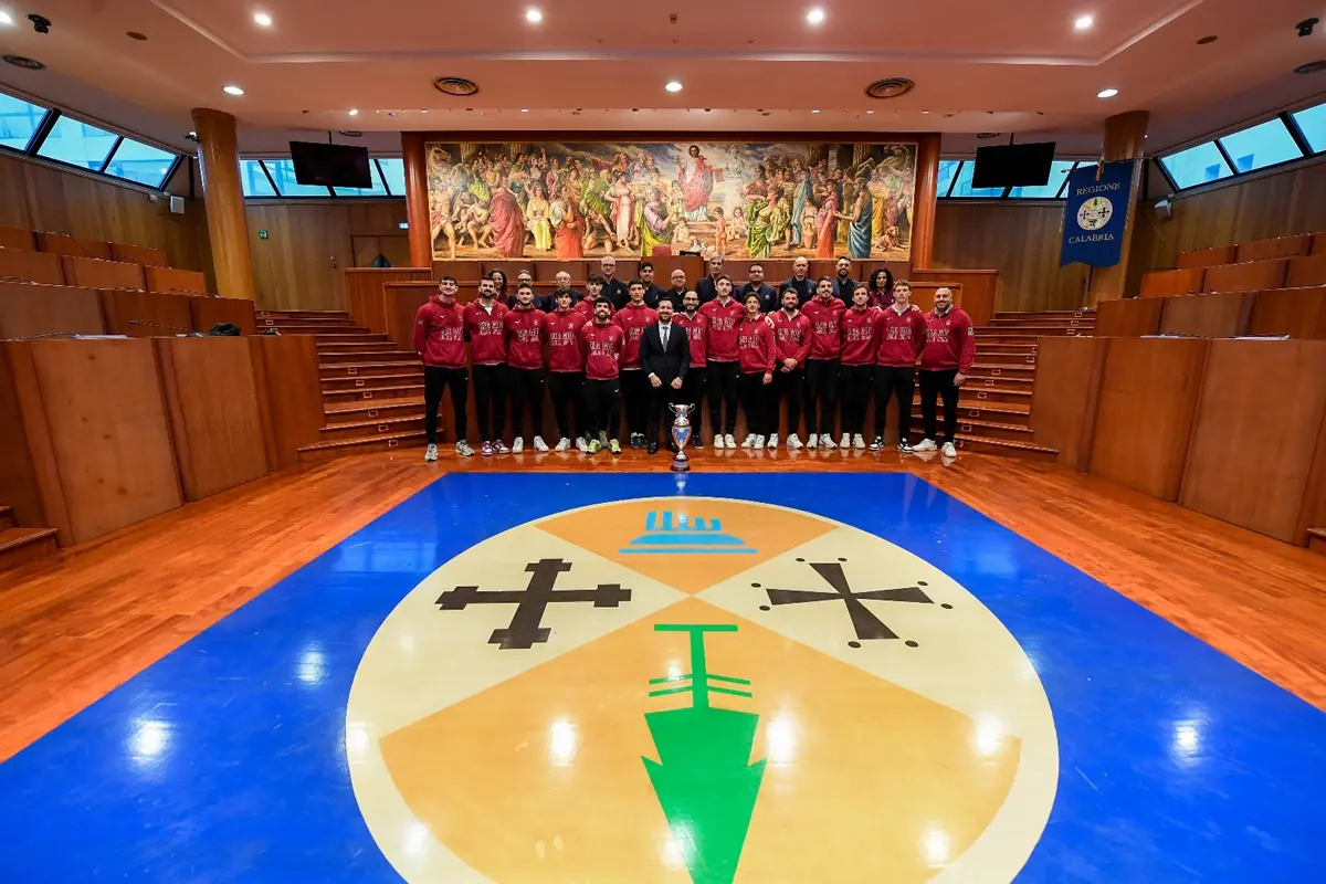 Gli atleti campioni d'Italia della Domotek ricevuti a palazzo Campanella, Cirillo: «Siete un orgoglio per la nostra terra»\n