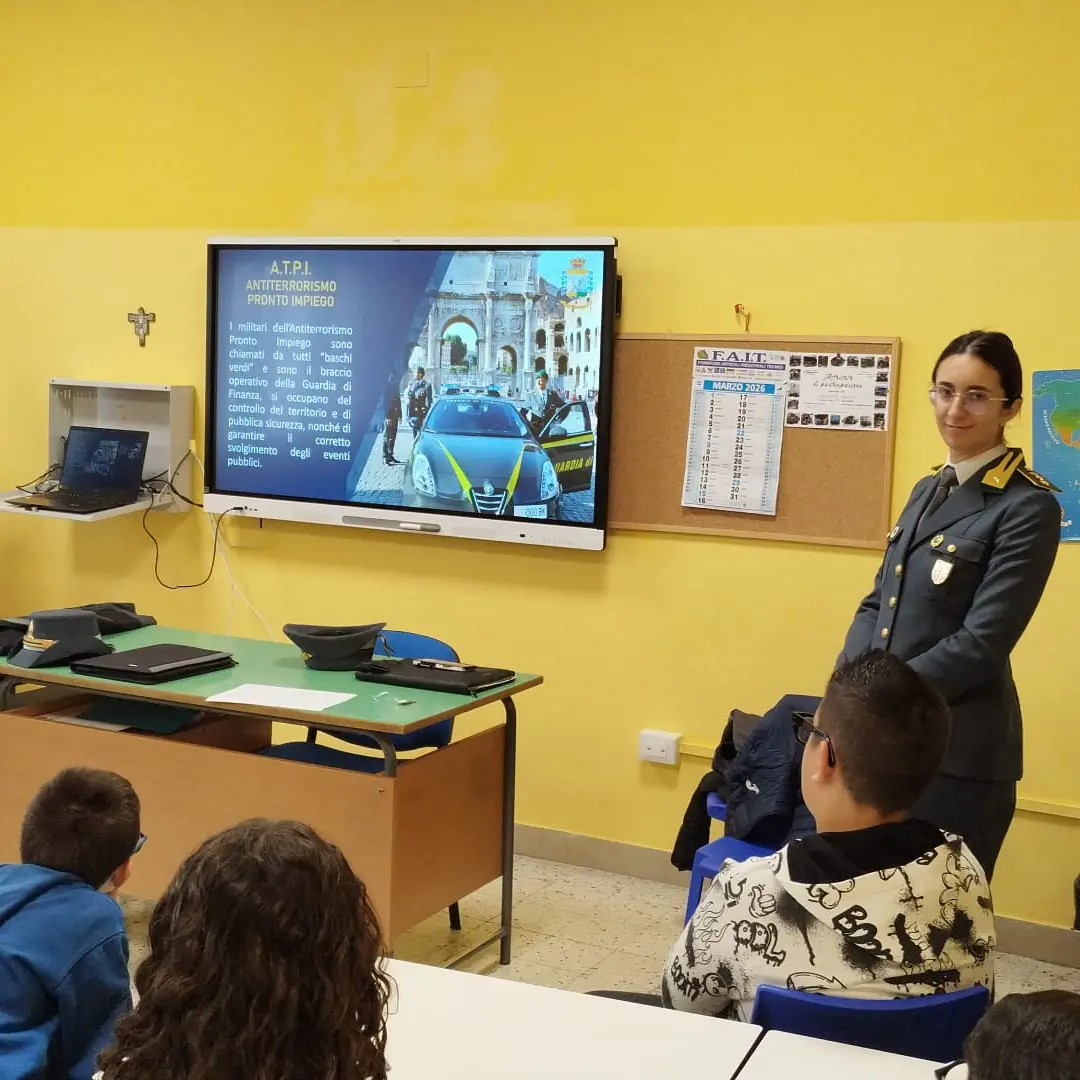 Saracena al Festival della Legalità: studenti a lezione con la Guardia di Finanza\n