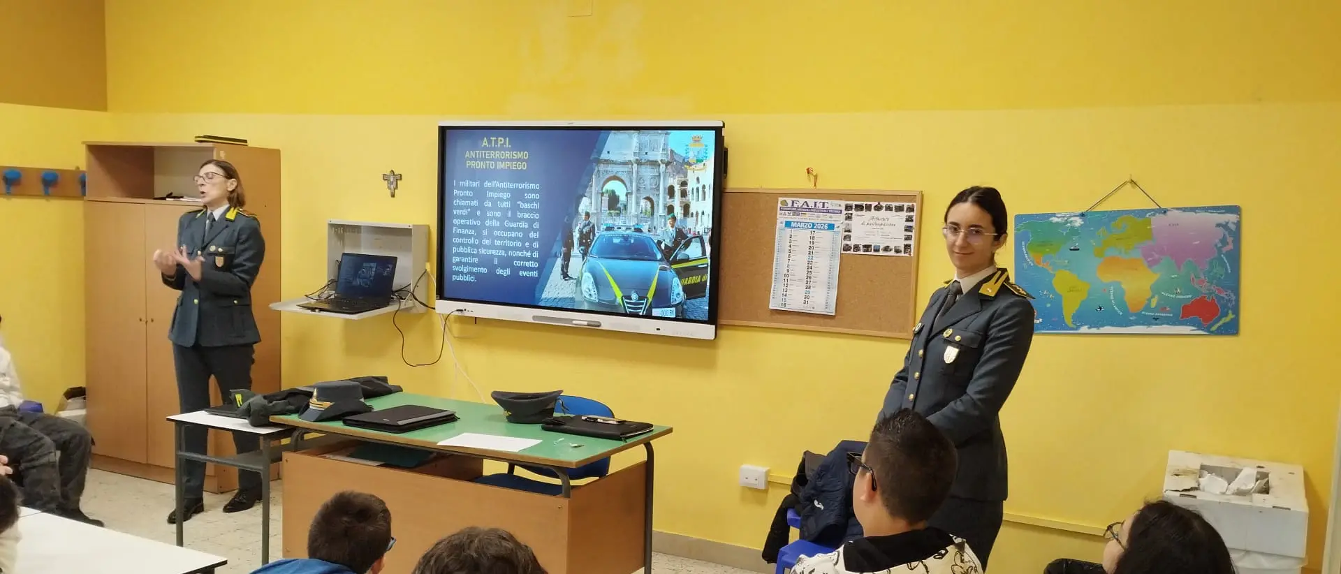 Saracena al Festival della Legalità: studenti a lezione con la Guardia di Finanza\n