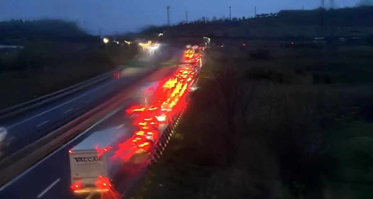 Autostrada A2 del Mediterraneo, incidente nel tratto\u00A0tra Gioia Tauro e Palmi: un ferito lieve\n