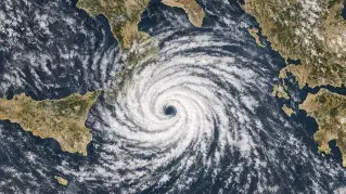 Cinque cicloni in pochi mesi: la Calabria è il nuovo laboratorio del clima estremo nel Mediterraneo “tropicale”\n