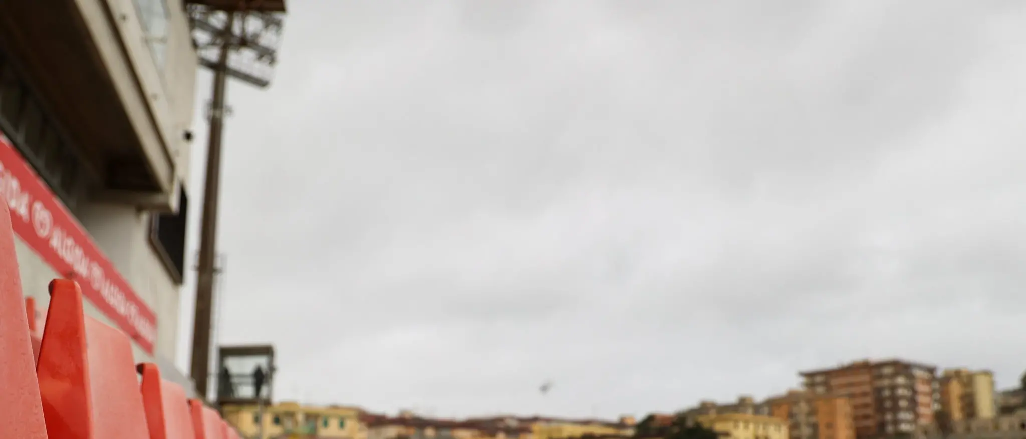 Catanzaro-Modena rinviata per maltempo: il ciclone Jolina cambia i piani dei giallorossi e rimescola le carte nella zona playoff\n