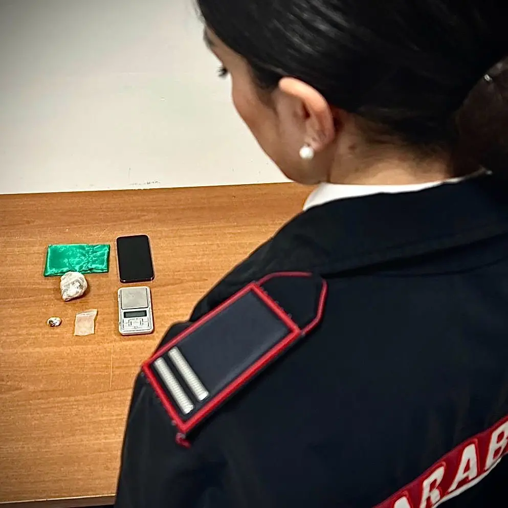 Lamezia Terme, 19enne arrestato con oltre 50 grammi di hashish: droga pronta per lo spaccio\n