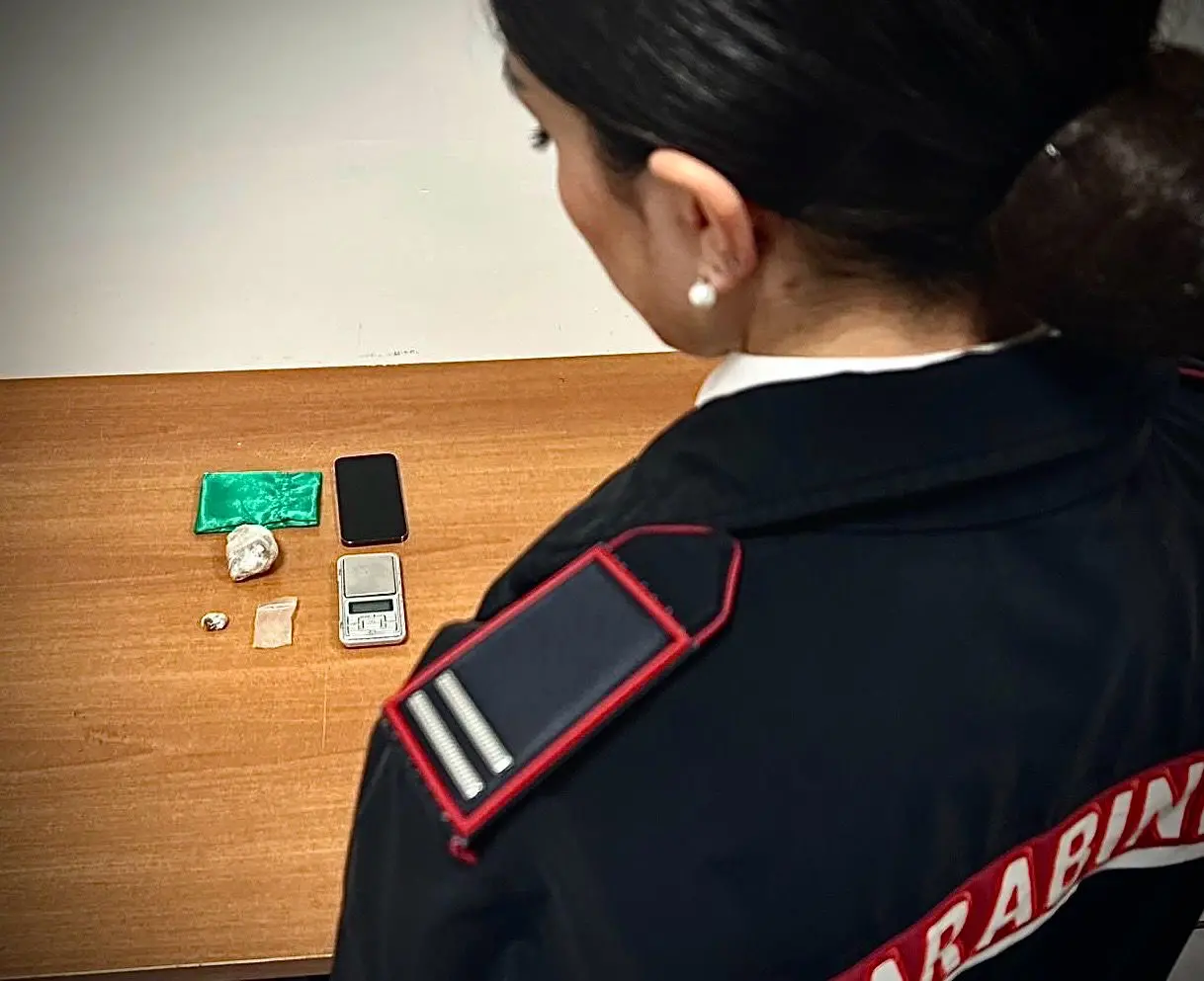 Lamezia Terme, 19enne arrestato con oltre 50 grammi di hashish: droga pronta per lo spaccio\n