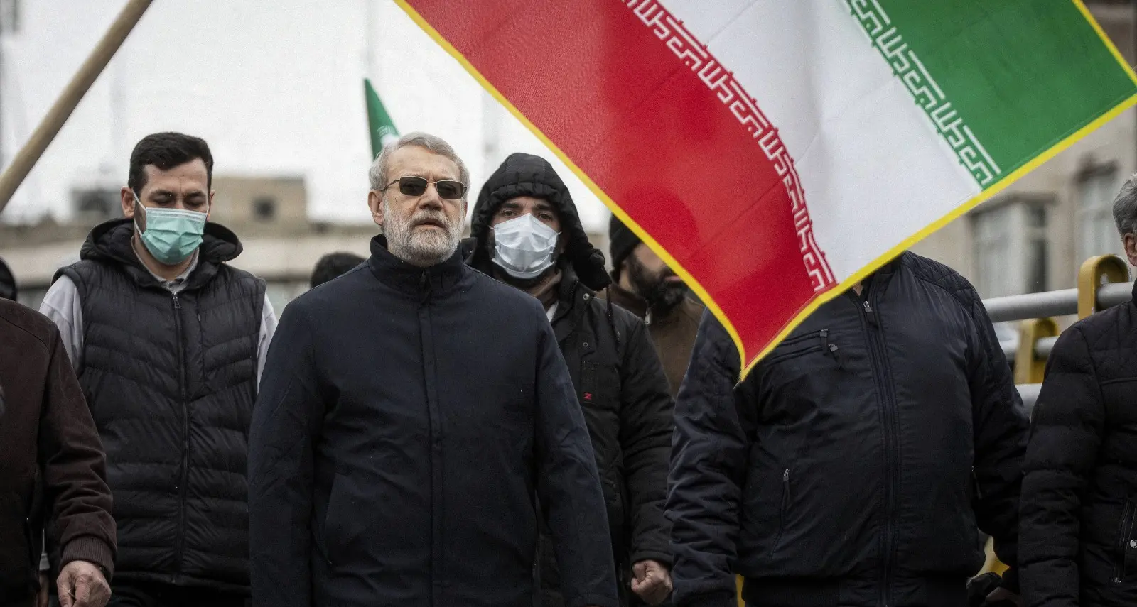 Guerra in Iran, Israele: «Uccisi in un raid nella notte il capo della sicurezza Larijani e il comandante dei Basij»\n