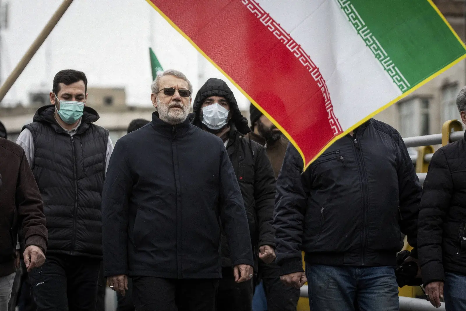 Guerra in Iran, Israele: «Uccisi in un raid nella notte il capo della sicurezza Larijani e il comandante dei Basij»\n