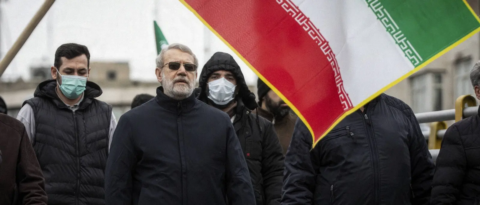 Guerra in Iran, Israele: «Uccisi in un raid nella notte il capo della sicurezza Larijani e il comandante dei Basij»\n