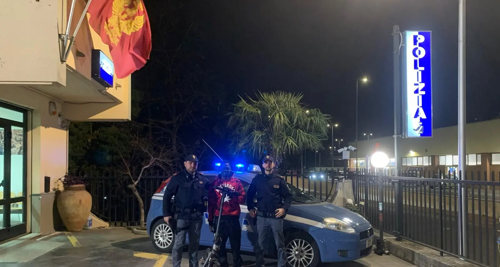 Controlli della Polizia nei luoghi della movida vibonese. A Tropea trovato monopattino rubato, denunciati due ragazzi\n