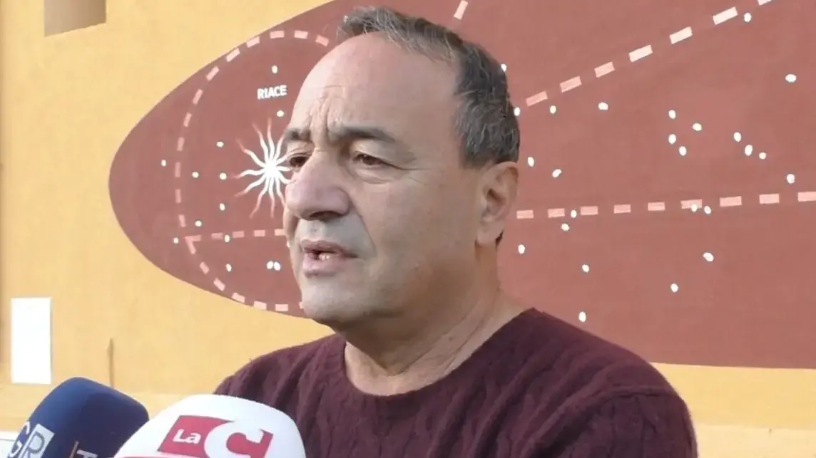 <p>Mimmo Lucano</p>\\n