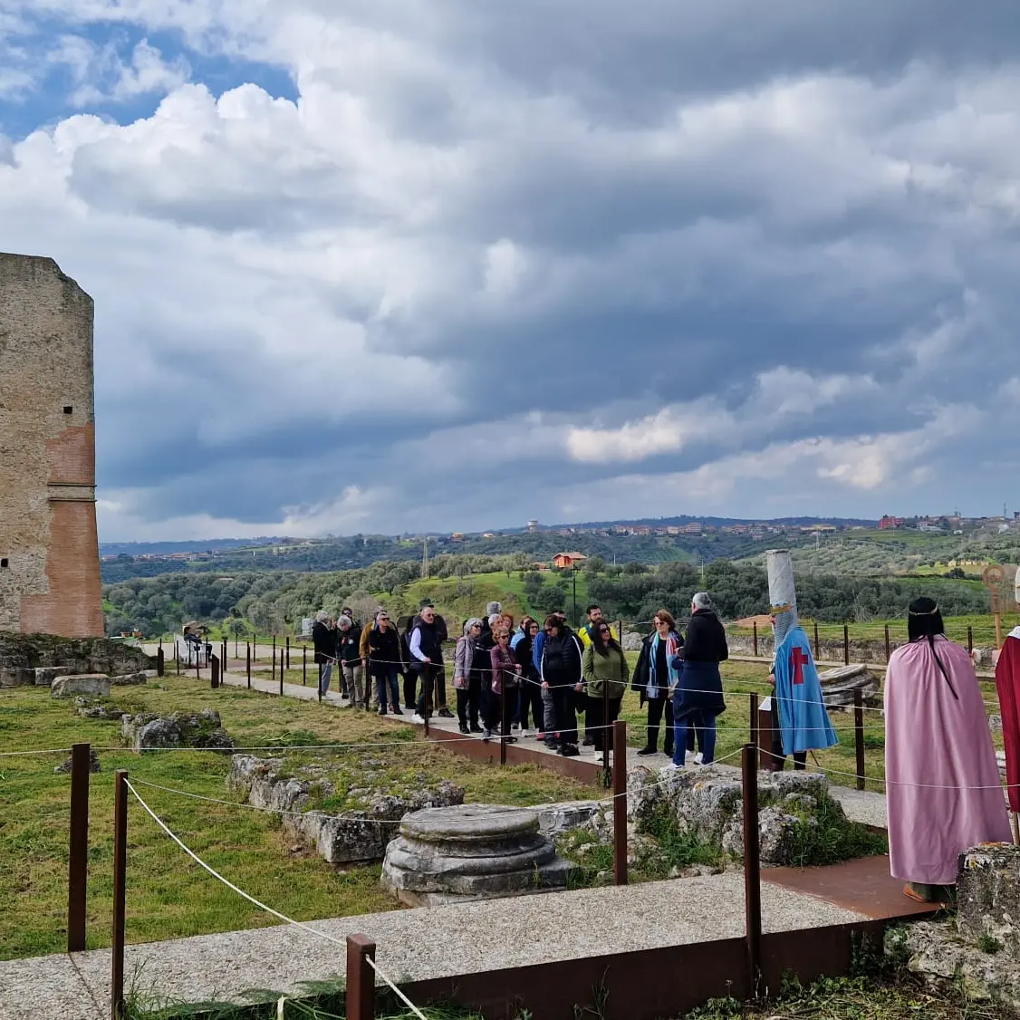 <p>«Un modo per ascoltare la voce del paesaggio»: a Mileto <span style=\"color:hsl(0, 75%, 60%);\">primo archeo-trekking</span> con il progetto il Cammino del Normanno</p>