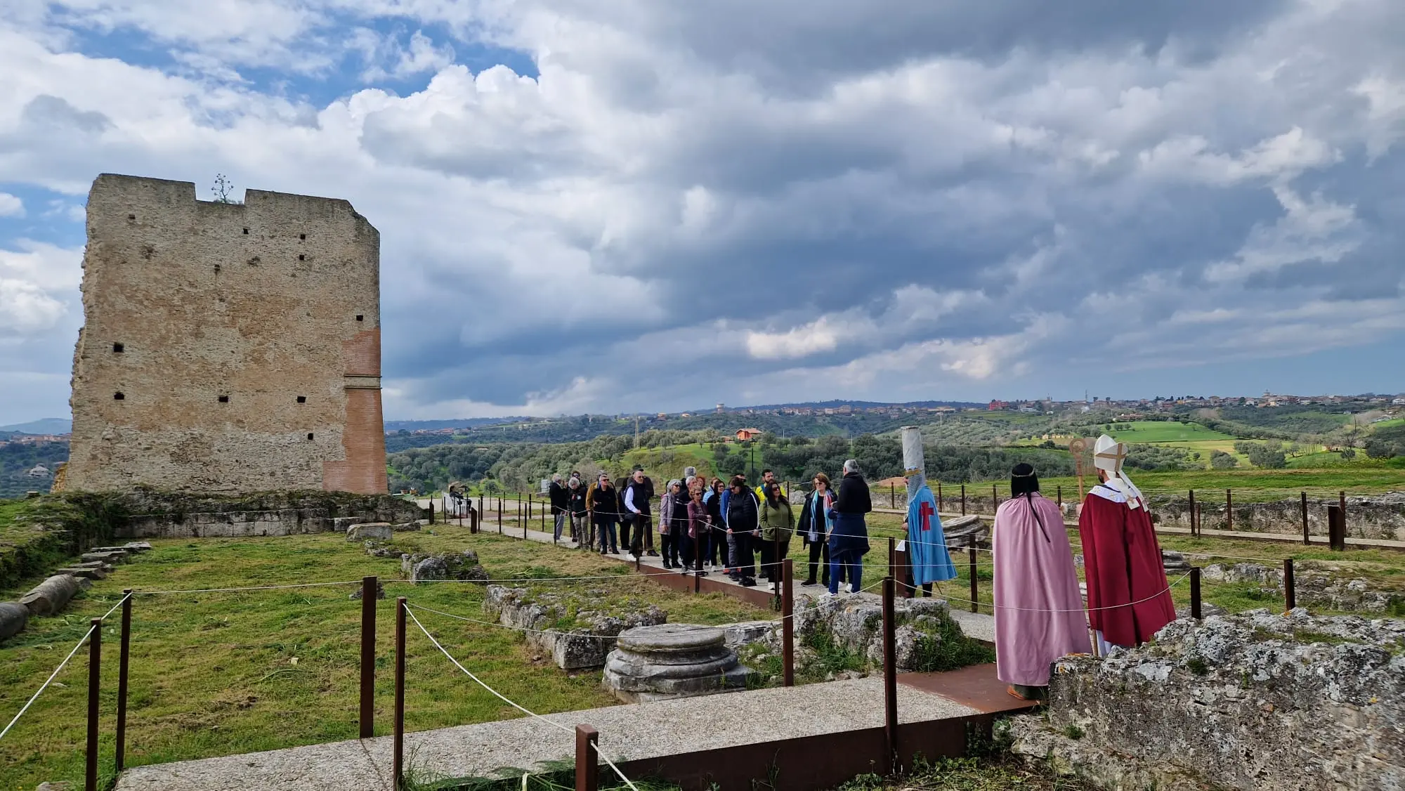 «Un modo per ascoltare la voce del paesaggio»: a Mileto primo archeo-trekking con il progetto il Cammino del Normanno\n