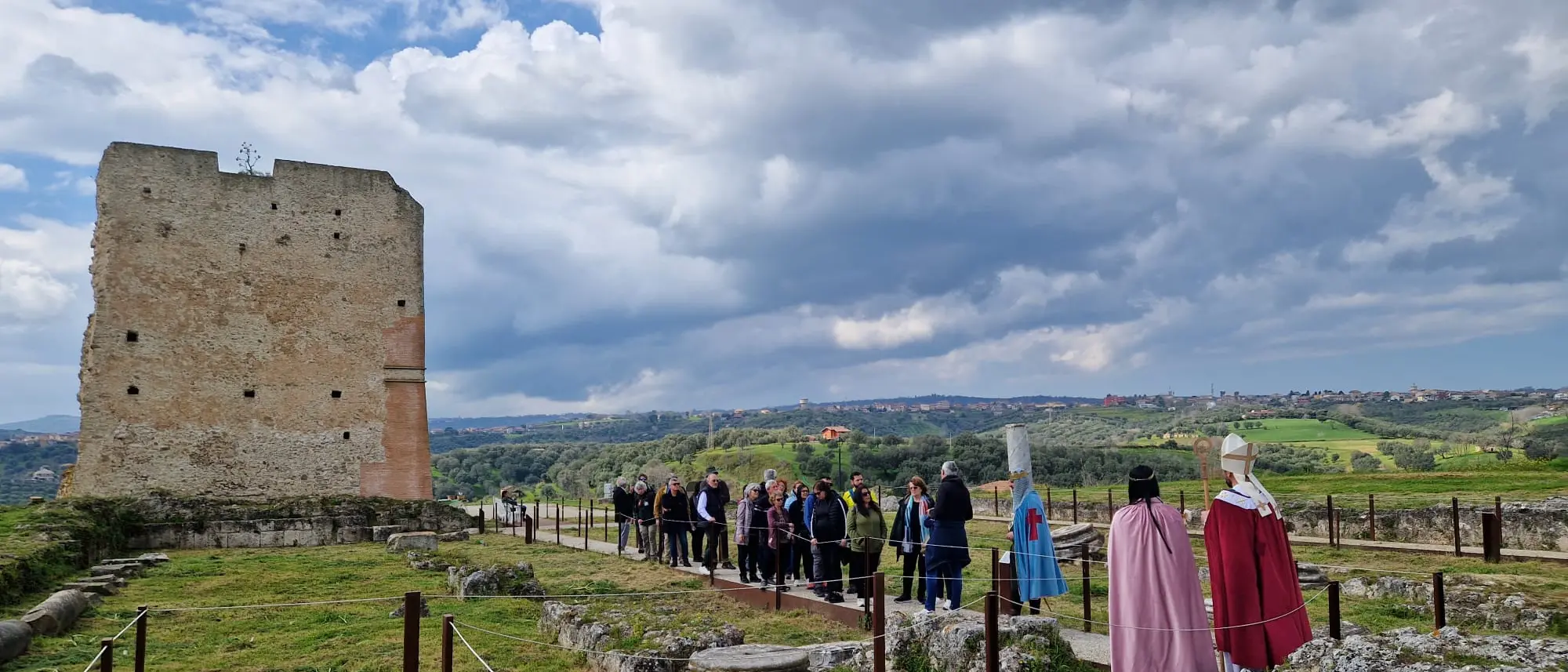 «Un modo per ascoltare la voce del paesaggio»: a Mileto primo archeo-trekking con il progetto il Cammino del Normanno\n