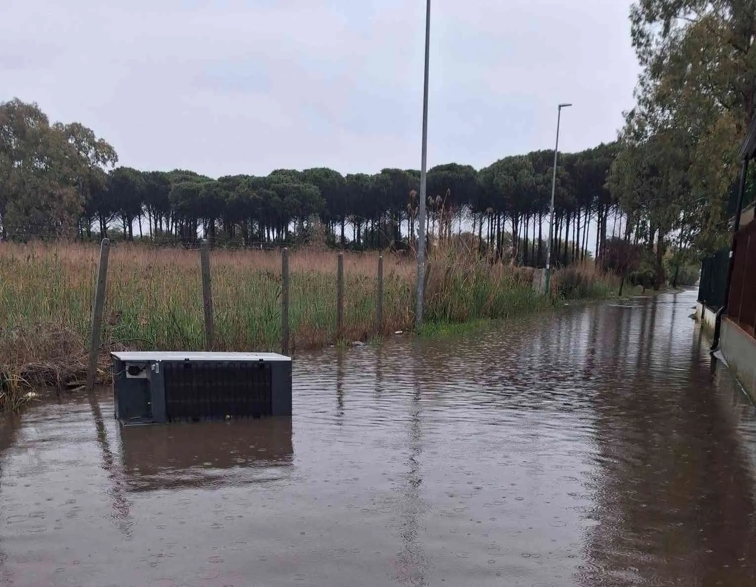 Corigliano Rossano, riapre al traffico la 106 e le strade tornano percorribili. Scuole chiuse anche domani\n