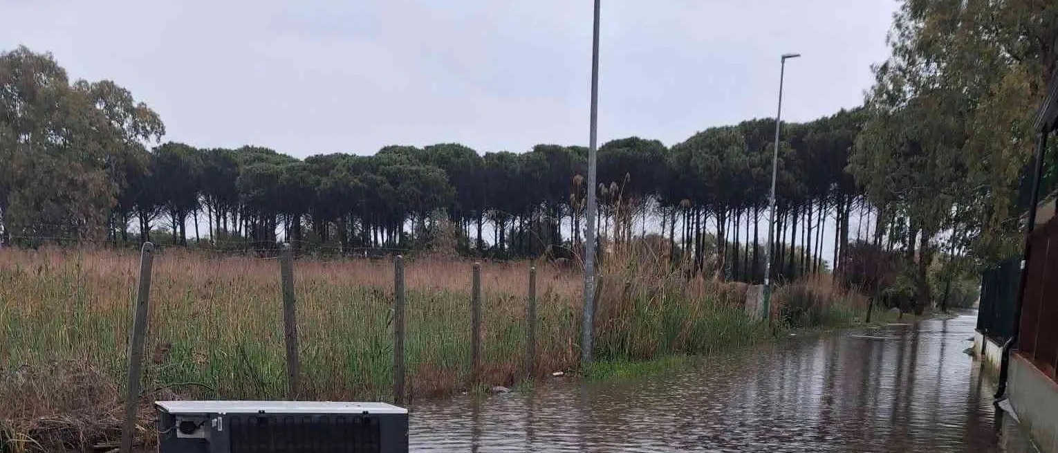 Corigliano Rossano, riapre al traffico la 106 e le strade tornano percorribili. Scuole chiuse anche domani\n