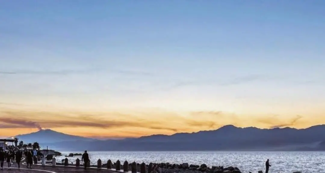 Tra fuoco e mare, l’attesa di un sogno\n