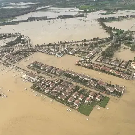 Da 70 anni la Calabria sfida il fango (e perde): paesi fantasma e fiumare vendicative nella regione senza memoria\n