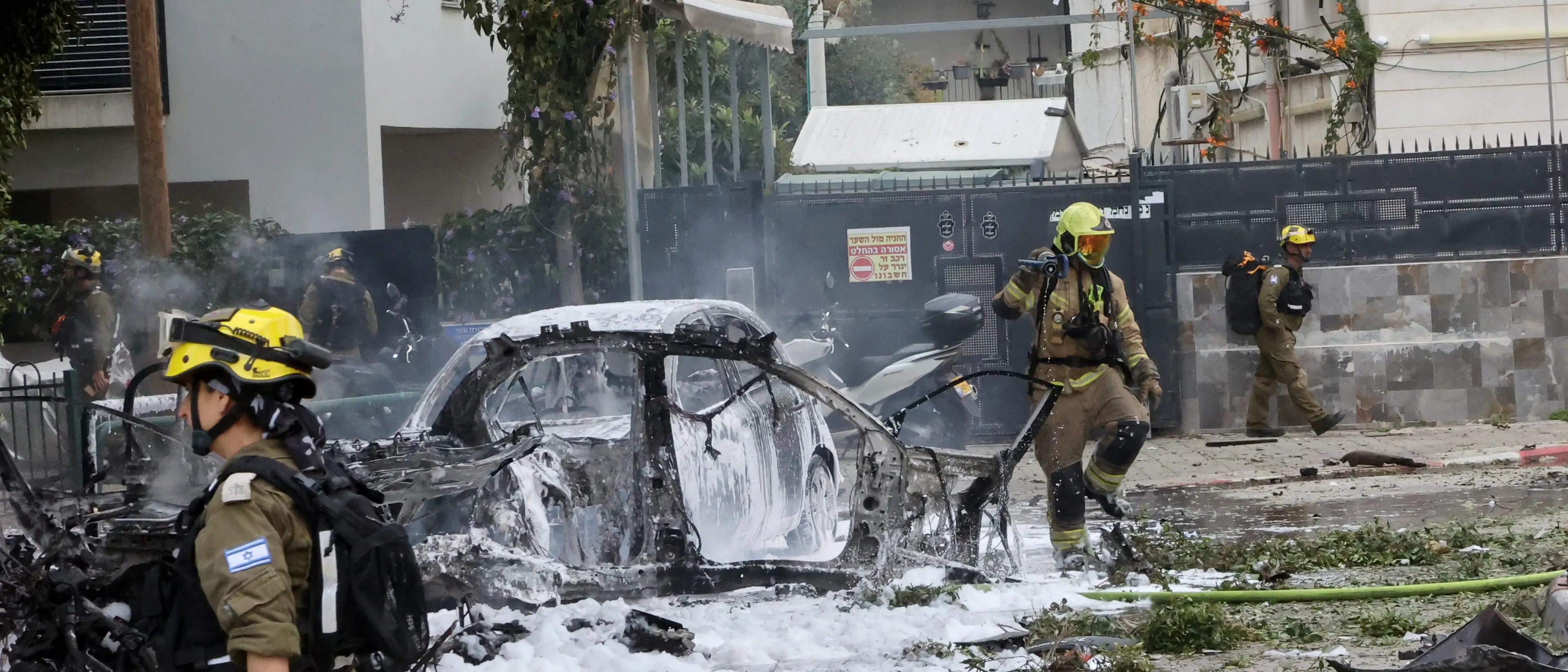 Missili dell'Iran su Tel Aviv: almeno due morti.\u00A0Raid su ambasciata Usa a Baghdad. Colpiti siti iraniani vicino a Hormuz\n