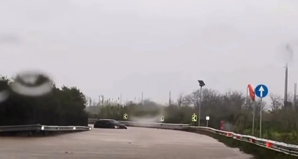 Frane, allagamenti,\u00A0fiumi esondati e 80 persone evacuate: cosa lascia il ciclone Jolina\n