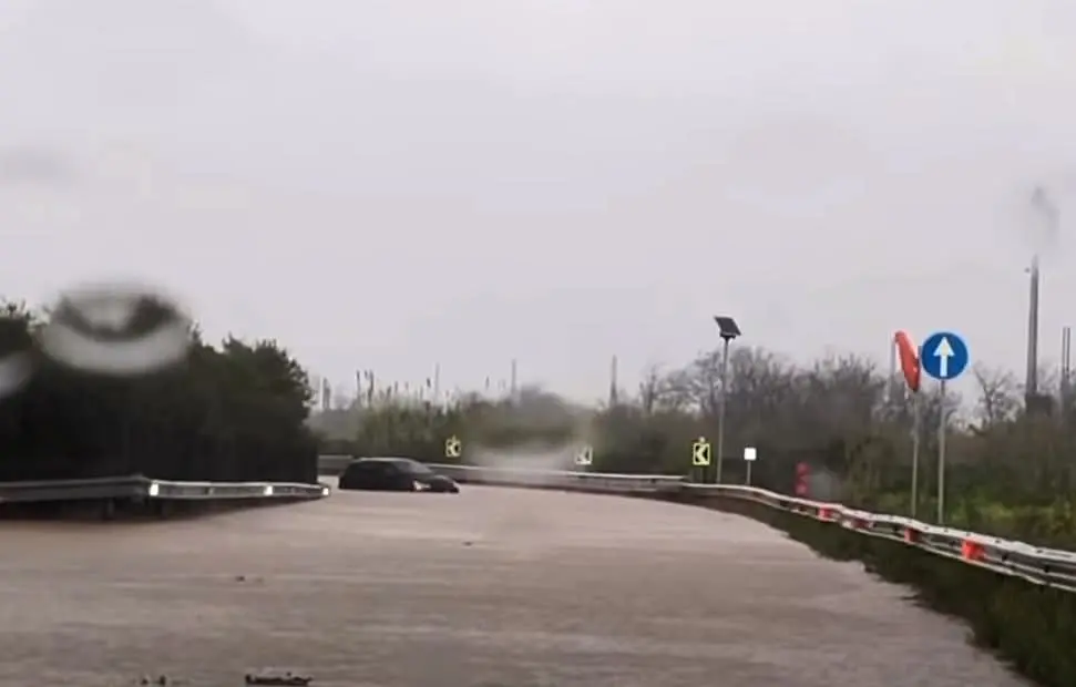 Frane, allagamenti,\u00A0fiumi esondati e 80 persone evacuate: cosa lascia il ciclone Jolina\n