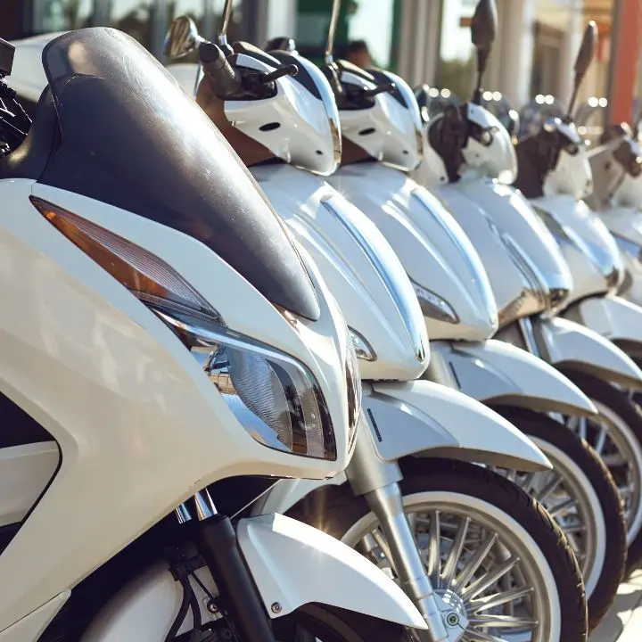 Bonus moto e scooter, via alle domande da oggi: contributi fino a 4mila euro, ecco come funziona\n