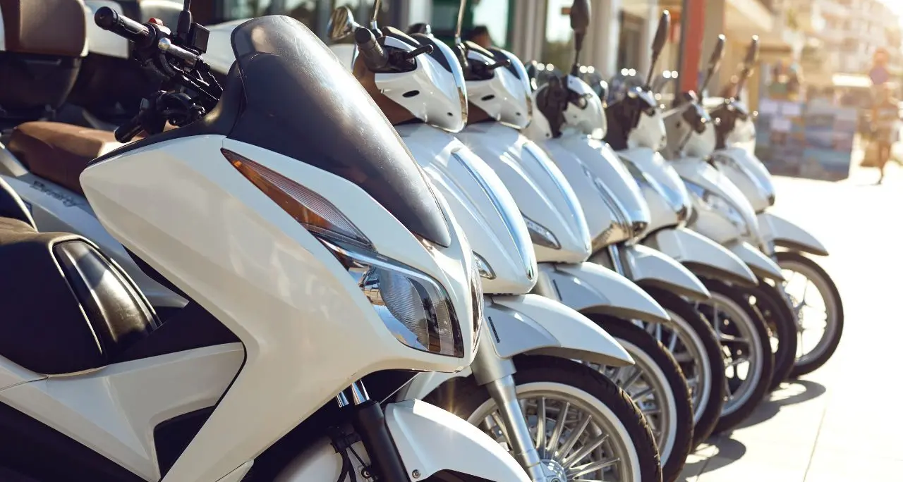 Bonus moto e scooter, via alle domande da oggi: contributi fino a 4mila euro, ecco come funziona\n