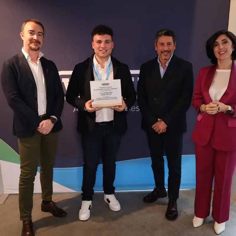I\u00A0reggini\u00A0Domenico Tripodi\u00A0e Francesco Favasulisul podio\u00A0del concorso “Progetta con Wavin la sostenibilità e il comfort ambientale”\n\n\n