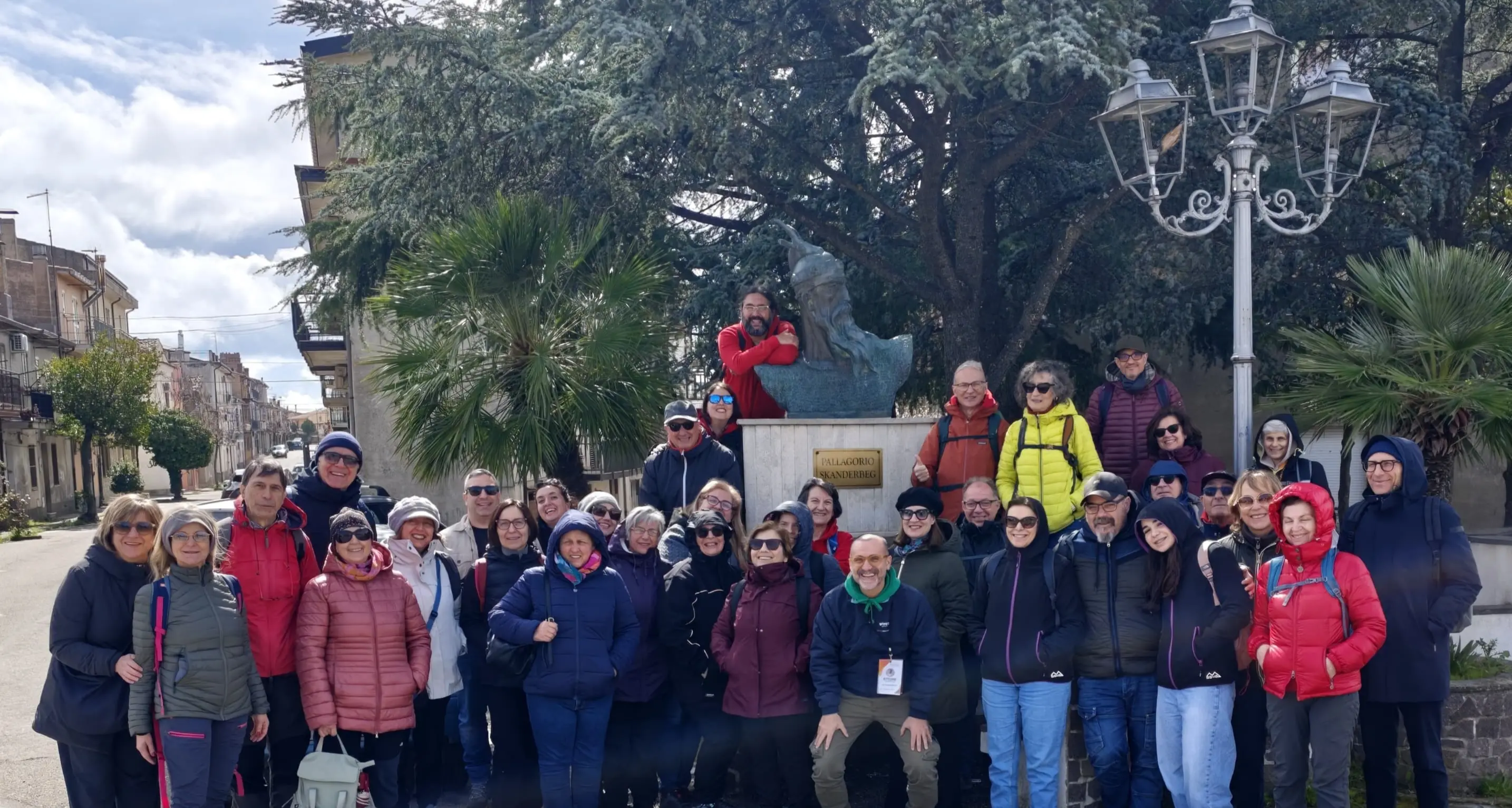 Nel cuore dell’Arbëria: la montagnaterapia del CAI col progetto “(Onco)rosa Trekking”\u00A0\u00A0\n