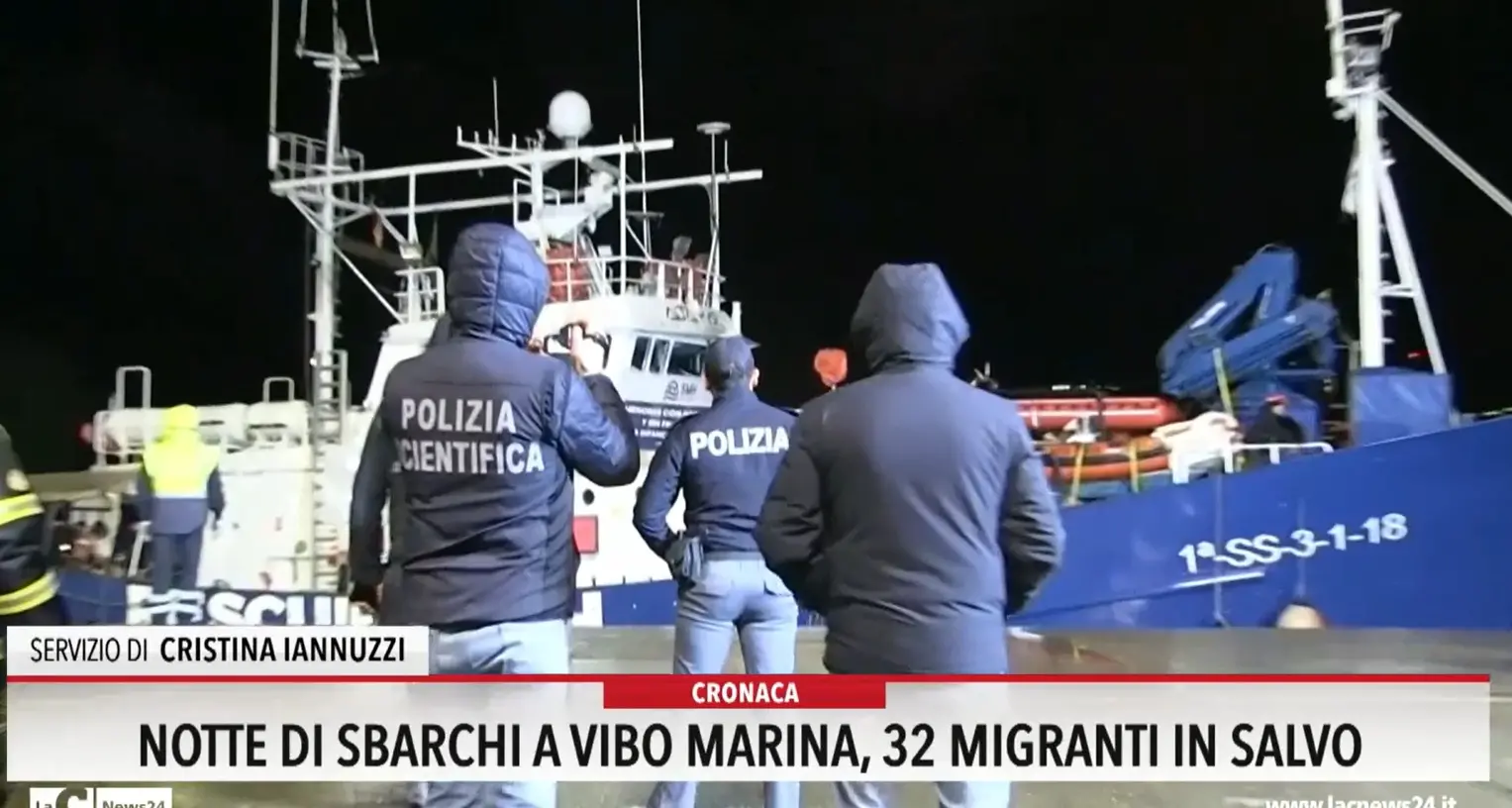 <p>Vibo Marina, lo sbarco dei 32 migranti salvati in mare</p>