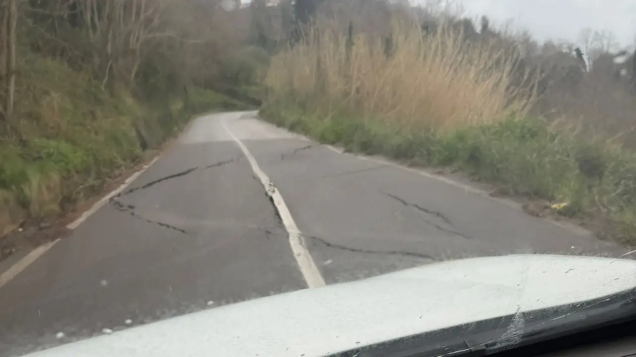 Maltempo, altre due strade chiuse nell’entroterra viboese: San Nicola da Crissa sempre più a rischio isolamento\n