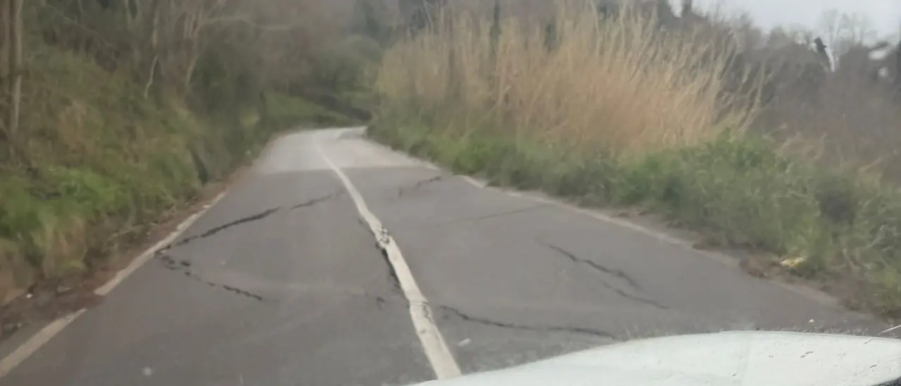 Maltempo, altre due strade chiuse nell’entroterra viboese: San Nicola da Crissa sempre più a rischio isolamento\n