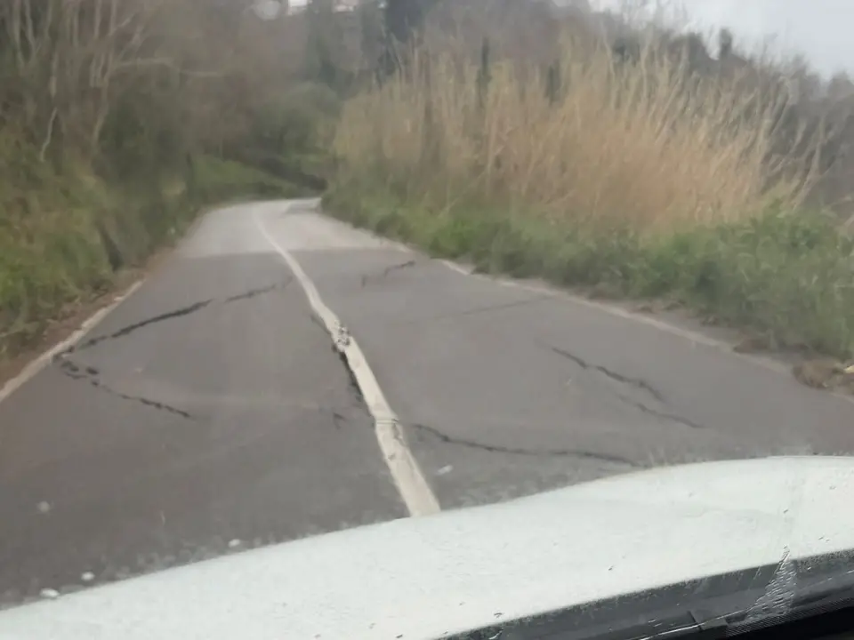 Maltempo, altre due strade chiuse nell’entroterra viboese: San Nicola da Crissa sempre più a rischio isolamento