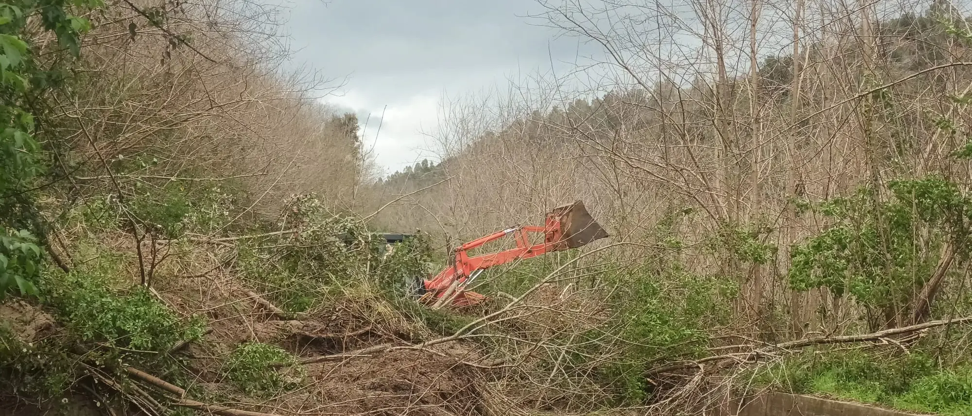 Frana sulla statale delle Serre: traffico interdetto a Soriano. Anas al lavoro per la messa in sicurezza: «Riapertura totale entro 48 ore»\n