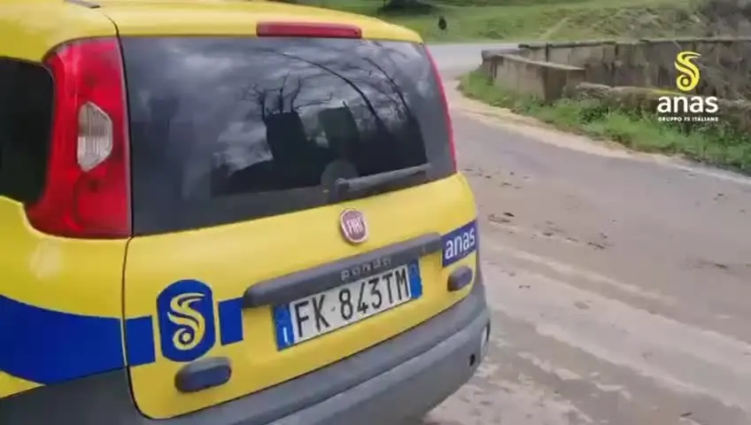 Frana sulla statale delle Serre