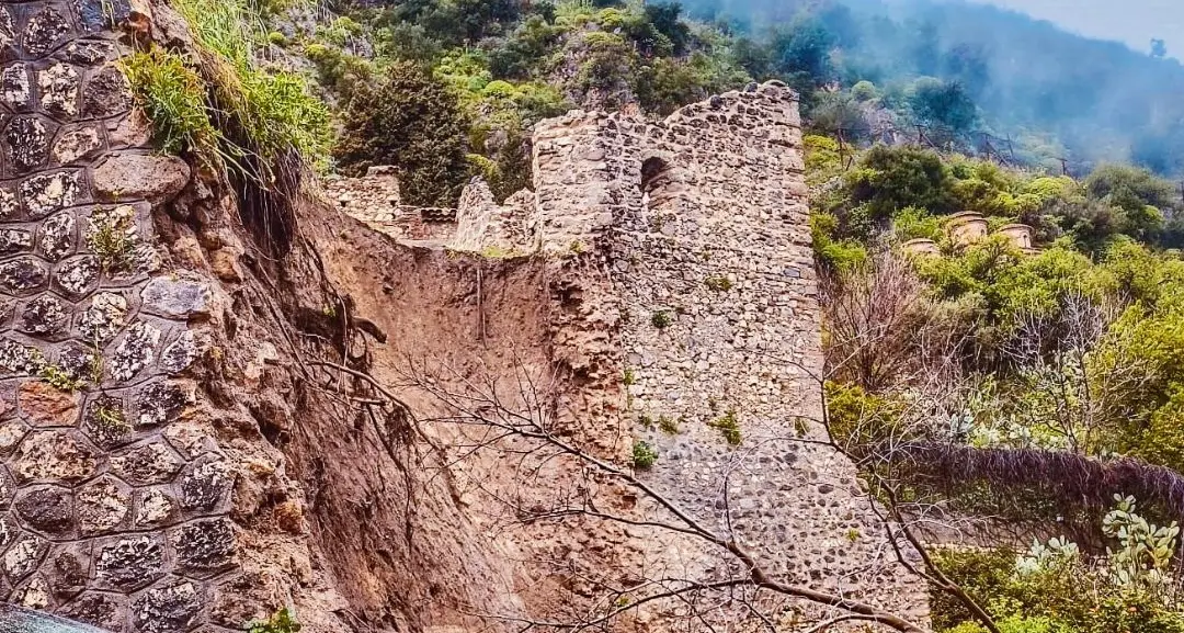 Dove la terra ha ceduto, resta il cuore\n