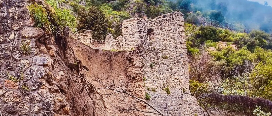 Dove la terra ha ceduto, resta il cuore\n