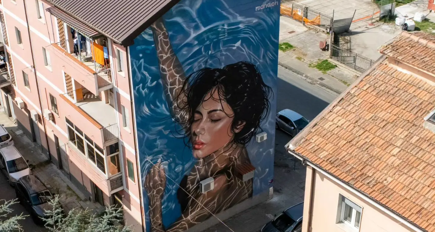 Una Gulia (urbana)\u00A0per rinascere: così i murales\u00A0trasformano borghi e periferie della Calabria\n