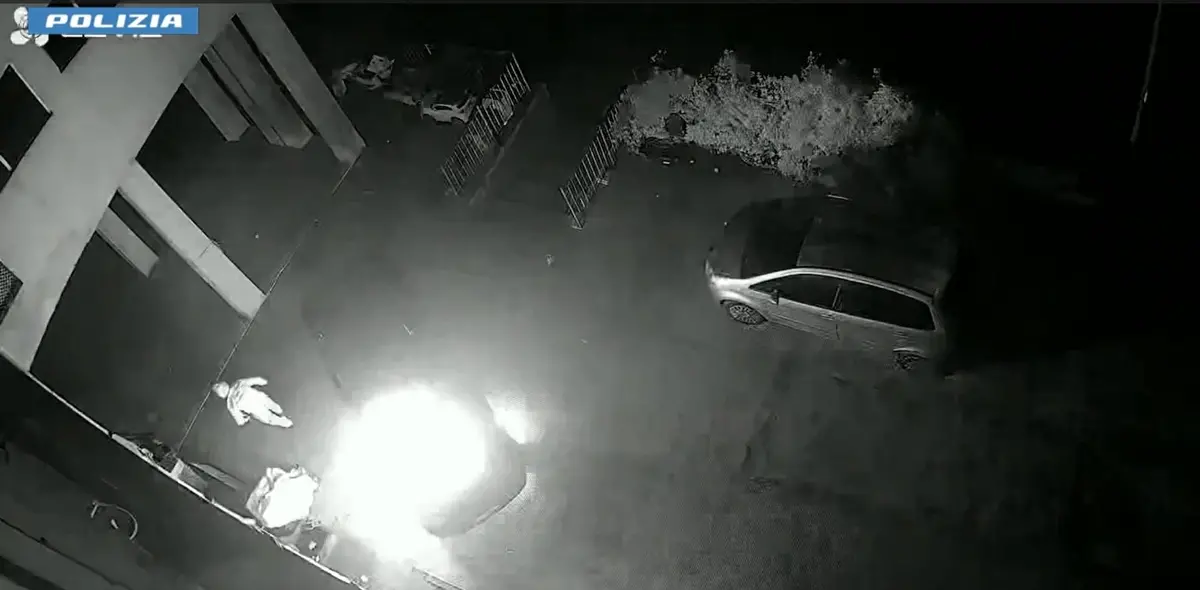 Palmi, la Polizia arresta\u00A0un uomo di 56 anni per l’incendio di un’autovettura\n