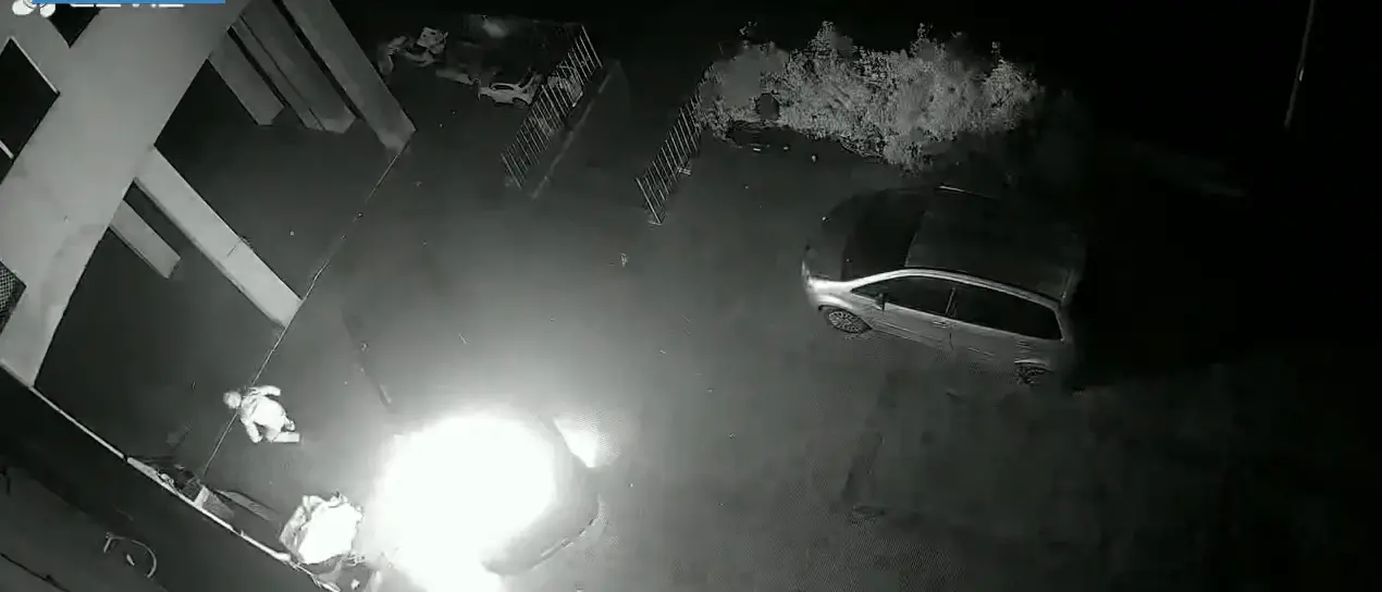 Incendio doloso a Palmi, 56enne incastrato dalle telecamere dopo il rogo di un’auto: ha confessato