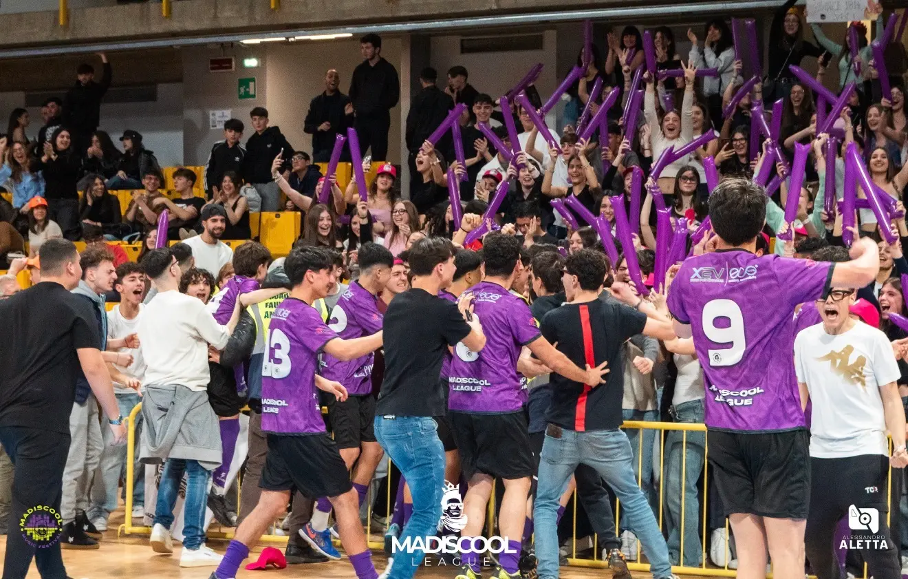 La Madiscool League conquista la Calabria: «Un evento che si ispira ai grandi\u00A0show americani e un’opportunità per i giovani»\n\n\n
