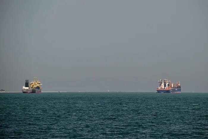 Stretto di Hormuz, da Londra parte il piano\u00A0a sei\u00A0per garantire la sicurezza della navigazione: tra i Paesi c’è l’Italia\n