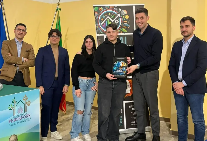 Vibo, il Gruppo giovani imprenditori porta l’economia nelle scuole e sfida i luoghi comuni sul Sud da lasciare\n